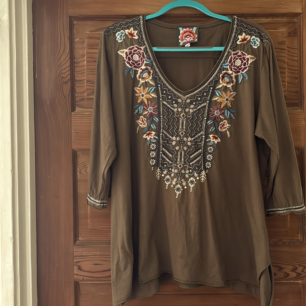 Johnny Was embroidered olive LS tee- XL